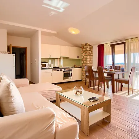 Mikulic Apartman Póla