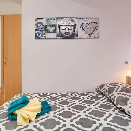Mikulic Apartman Póla