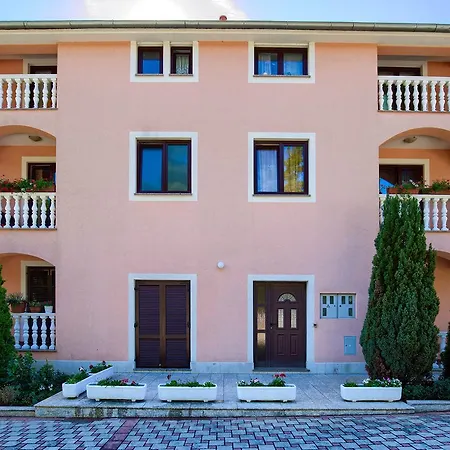 Mikulic * Pula