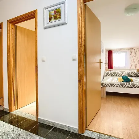 Mikulic Apartman Póla
